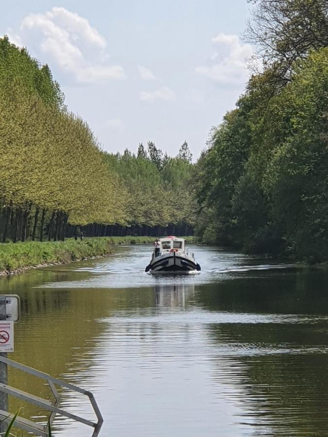 Aux Lits Du Canal Josselin Exterior foto